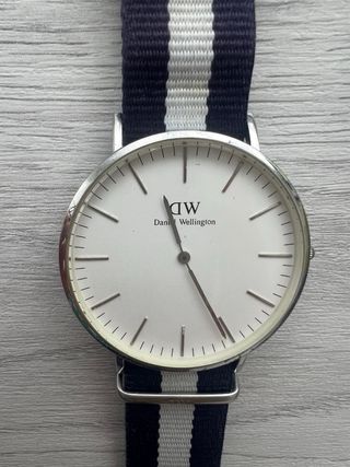 Reloj Daniel Wellington + 2 correas, pila nueva