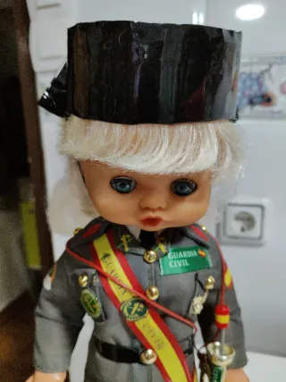 Muñeca funcionando militar ejercito mili