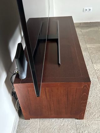 Elegante mueble TV colonial y mesa centro