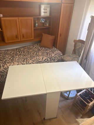 Mesa plegable blanca
