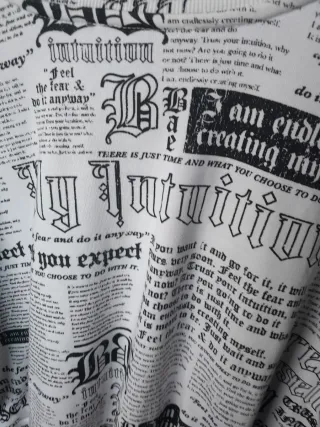 Sudadera Bershka Newspaper Print Talla S