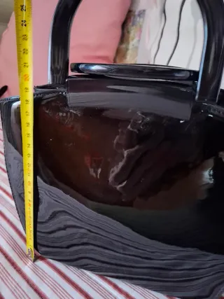 Bolso de mano charol negro