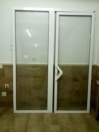 Puerta doble acristalada para comercio