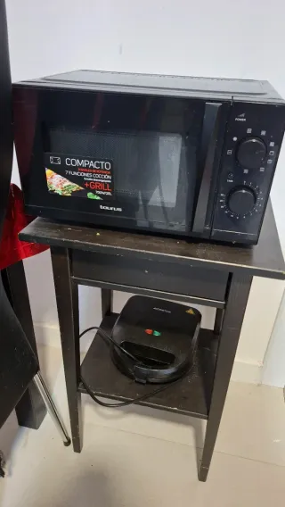 Microondas y Tostadora Taurus