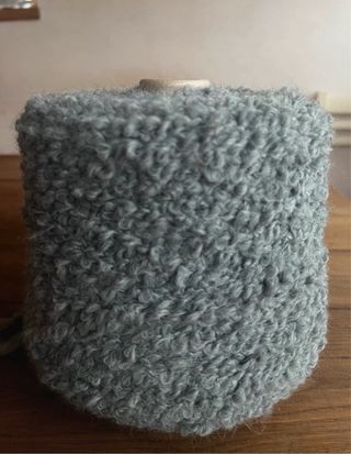 Filato bouclé ritorto color pietra