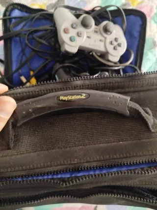 Ps2 Slim Negra con cables y maletín