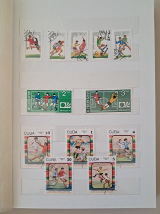 Album completo di 150 francobolli sport calcio