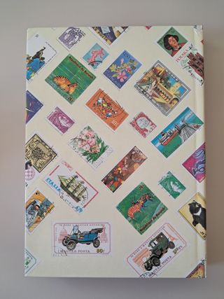 Album completo di 150 francobolli sport calcio