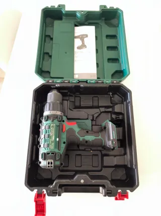 Taladro Parkside 20V con maletín y brocas