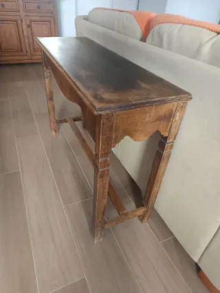 Mesa recibidor de madera