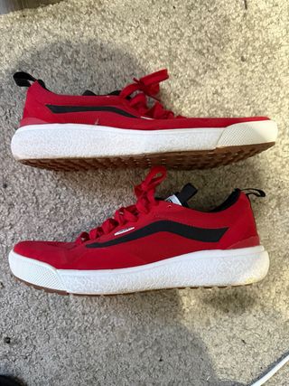 Zapatilla Vans Ultrarange Roja Negra