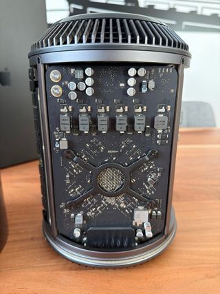 Mac Pro 2013 1TB SSD 64GB RAM D700