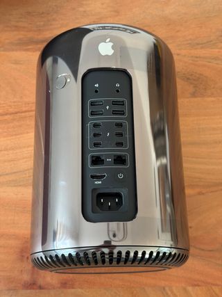Mac Pro 2013 1TB SSD 64GB RAM D700