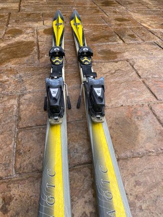 Esquís K2 Magic RT con fijaciones
