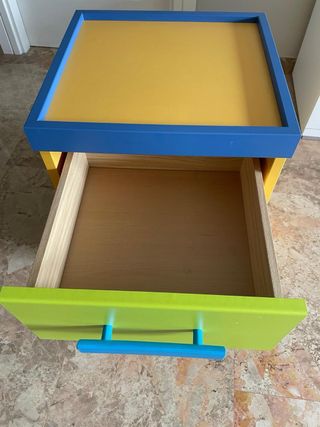 Cajonera de madera con ruedas