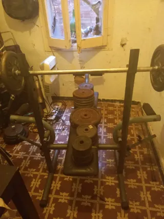 Banco de Gimnasio con Pesas