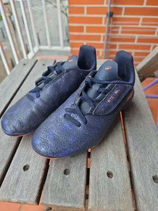 Botas de fútbol niño Kipsta talla 31