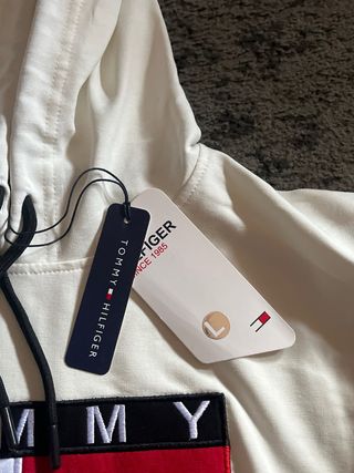 Chandal de mujer con mangas negra y gris