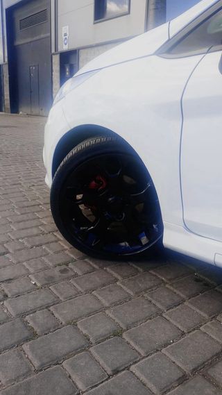 Ford Fiesta esta en perfecto estado