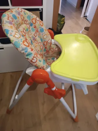 Trona de bebé con cojín y bandeja