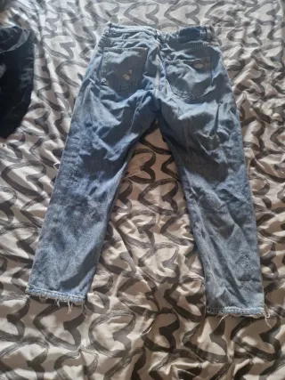 Pantalón vaquero Bershka desgastado talla 40