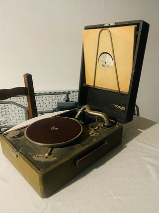 Gramófono Thorens Antiguo