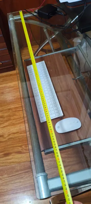 Mesa de ordenador cristal y metal