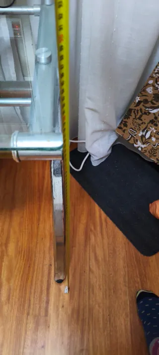 Mesa de ordenador cristal y metal