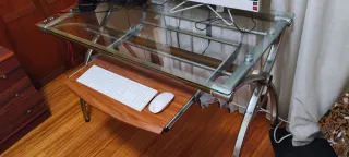 Mesa de ordenador cristal y metal