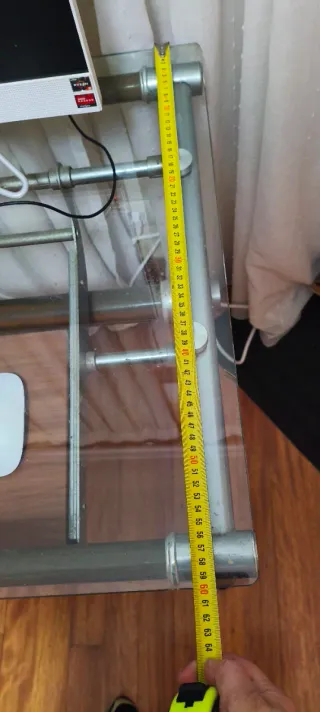 Mesa de ordenador cristal y metal