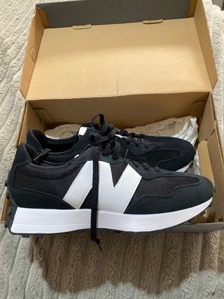 Zapatillas New Balance Negras y Blancas talla 45.5