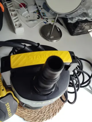 Bomba Sumergible Stanley 700W Agua Limpia