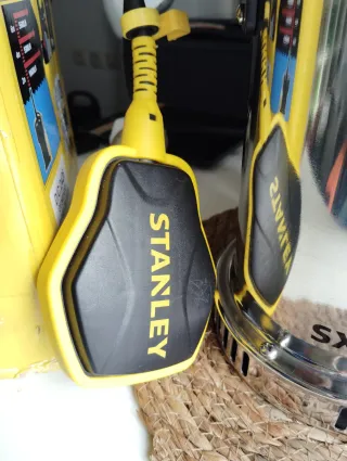 Bomba Sumergible Stanley 700W Agua Limpia