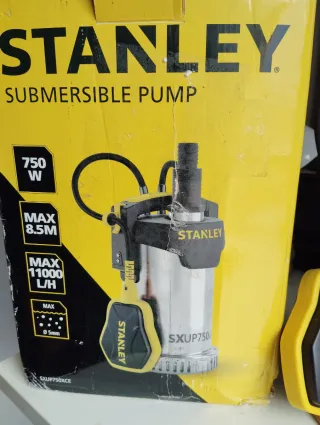 Bomba Sumergible Stanley 700W Agua Limpia