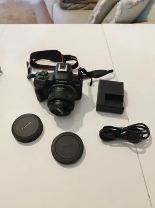 Cámara Canon EOS R50 + Micrófono + Trípode