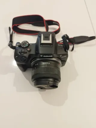 Cámara Canon EOS R50 + Micrófono + Trípode