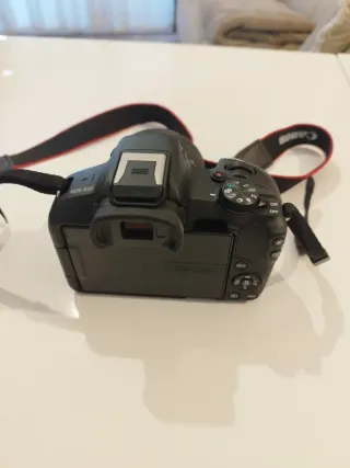 Cámara Canon EOS R50 + Micrófono + Trípode