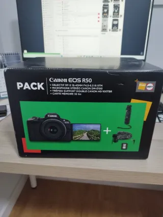 Cámara Canon EOS R50 + Micrófono + Trípode