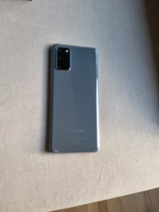 Samsung Galaxy S20+ 5G con caja y funda