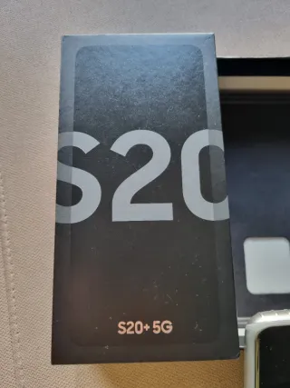 Samsung Galaxy S20+ 5G con caja y funda