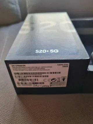 Samsung Galaxy S20+ 5G con caja y funda