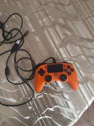 Mando PS4 con cable naranja