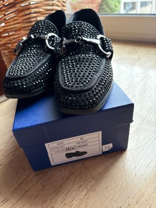 Mocasines negros con strass negro y hebilla