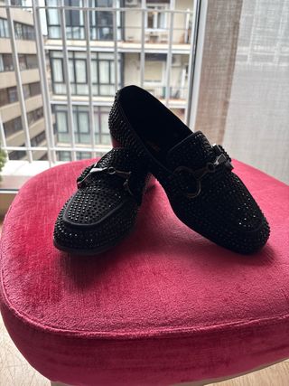 Mocasines negros con strass negro y hebilla