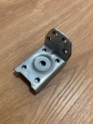 gancho de anclaje aéreo metálico de acero.