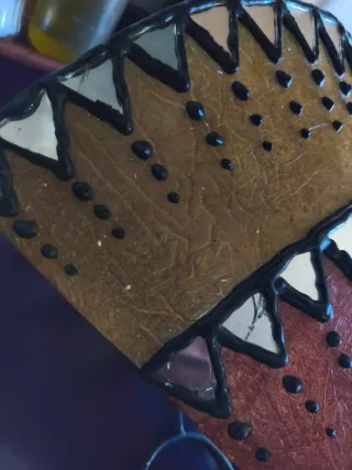 Lámpara de pared étnica de resina y metal