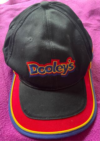 Gorra/Visera Dooley's Negra y Roja