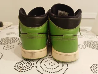 Nike Air Jordan Mid Verdes y Negras