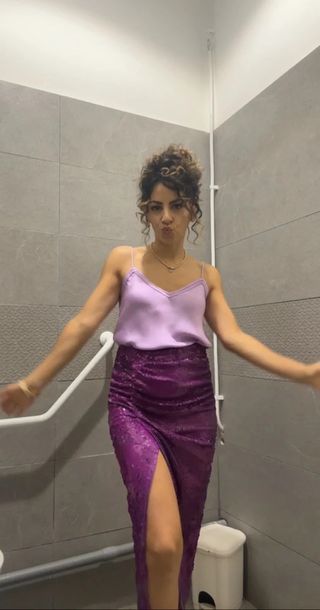 Falda midi drapeada lentejuelas morada Zara