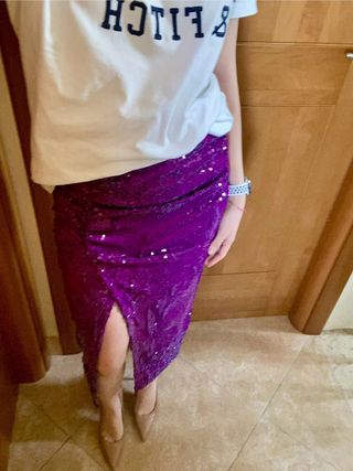Falda midi drapeada lentejuelas morada Zara